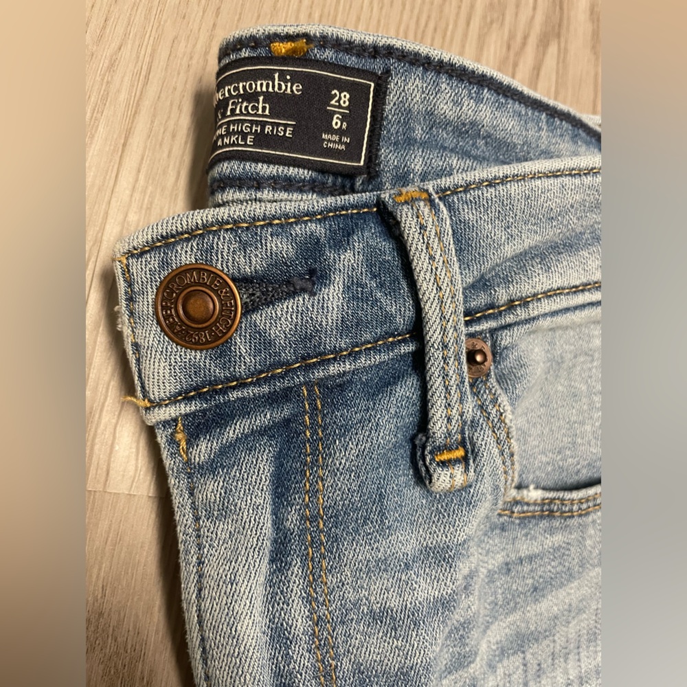 Abercrombie & Fitch Simone High Rise Ankle Jeans - Picture 4 of 4